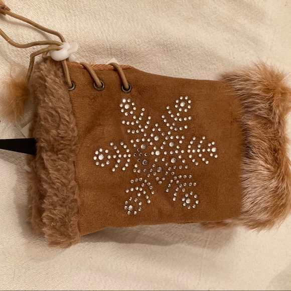 Fingerless Snowflake Faux Leather, Fur Gloves - Picture 2 of 5